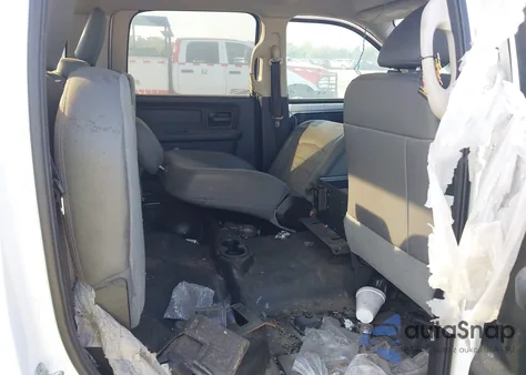 2018 Ram 2500 Tradesman 4X2 8' Box z USA, uszkodzony, nr VIN 3C6UR4HJ7JG243322